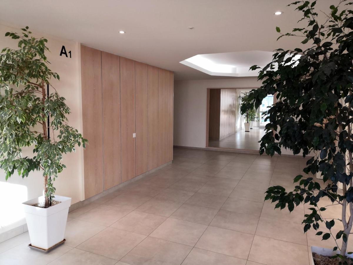 2 Pieces Climatise Avec Balcon Dans Le Vieil Antibes, Residence Avec Ascenseur エクステリア 写真