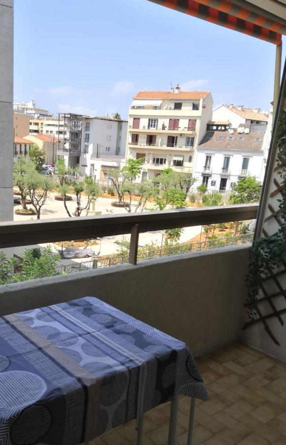 2 Pieces Climatise Avec Balcon Dans Le Vieil Antibes, Residence Avec Ascenseur エクステリア 写真