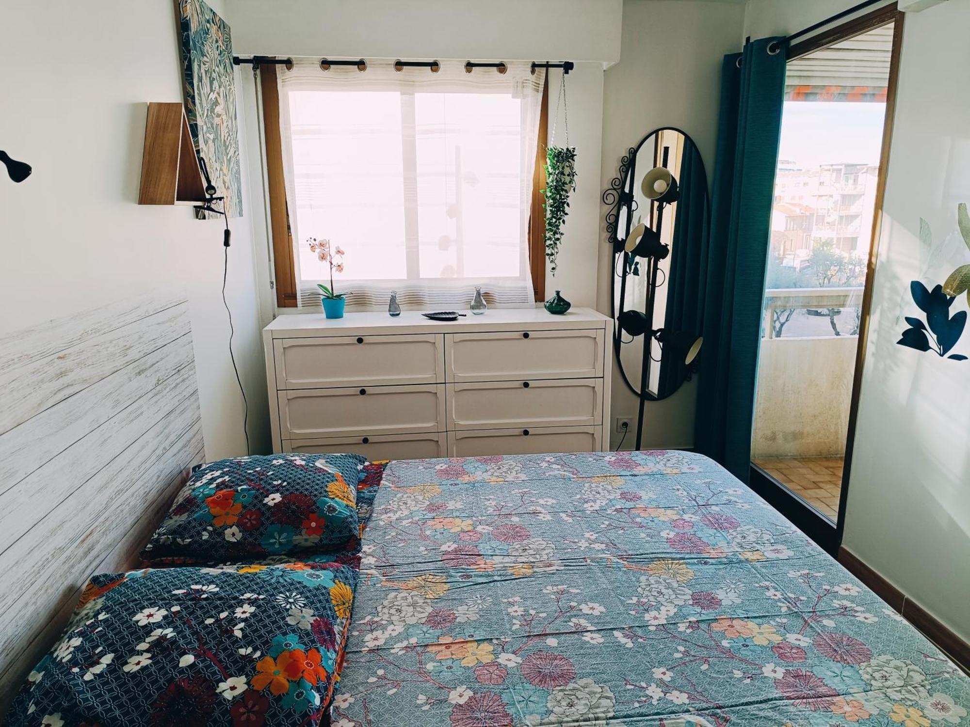 2 Pieces Climatise Avec Balcon Dans Le Vieil Antibes, Residence Avec Ascenseur エクステリア 写真